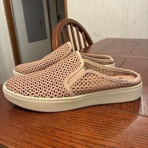 Sofft Somersault II Slip On Shoes Womens 8.5 Medium Perforated Leather Flats